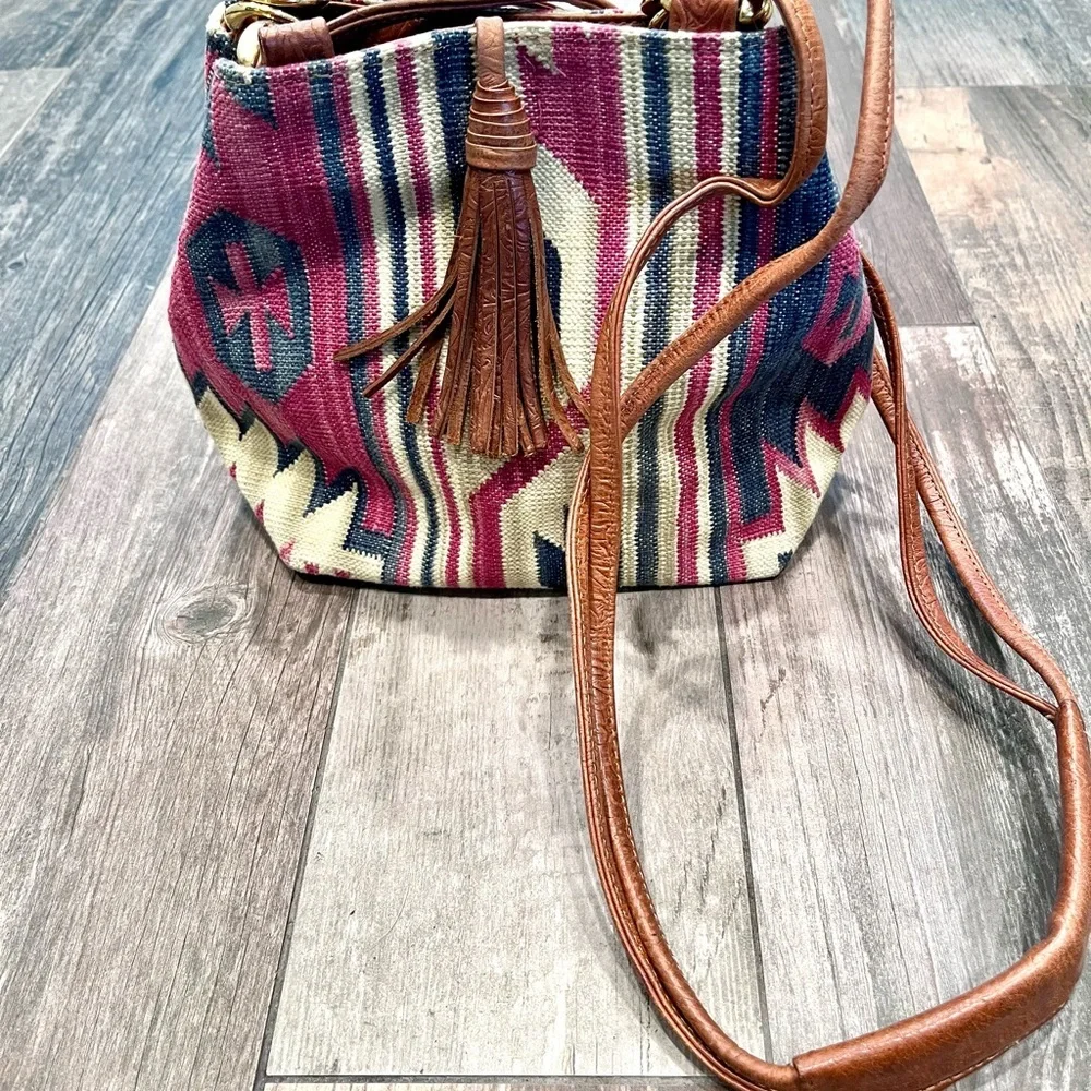 VINTAGE BOHO Western Kilim Crossbody Bucket Bag Leather Embossed Strap & Tassel - Picture 2 of 11
